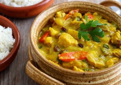 Homemade-Chicken-Curry-in-a-Bowl-With-Rice